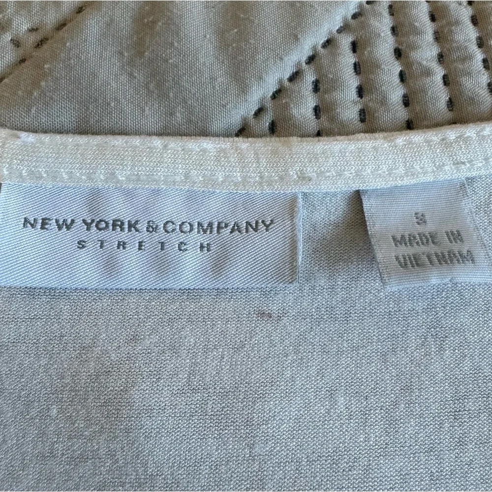 2/$10 New York & Co Tank w/ chiffon overlay Sz S white black & brown pattern - Picture 2 of 9